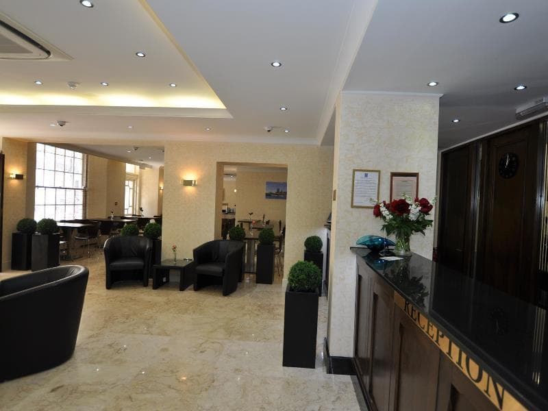 The Queens Park Hotel 4