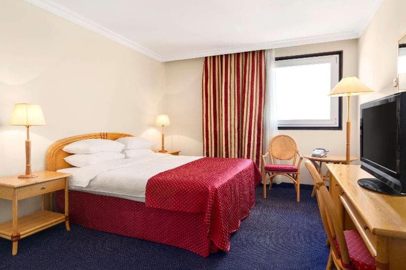 Ramada By Wyndham Sofia City Center 4