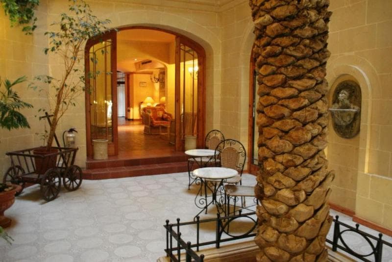 Saint Patrick's Hotel 5