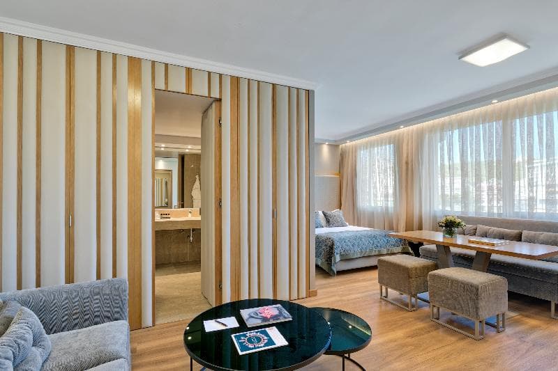 Divani Caravel Hotel 5