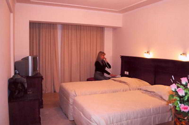 Antoniadis 4