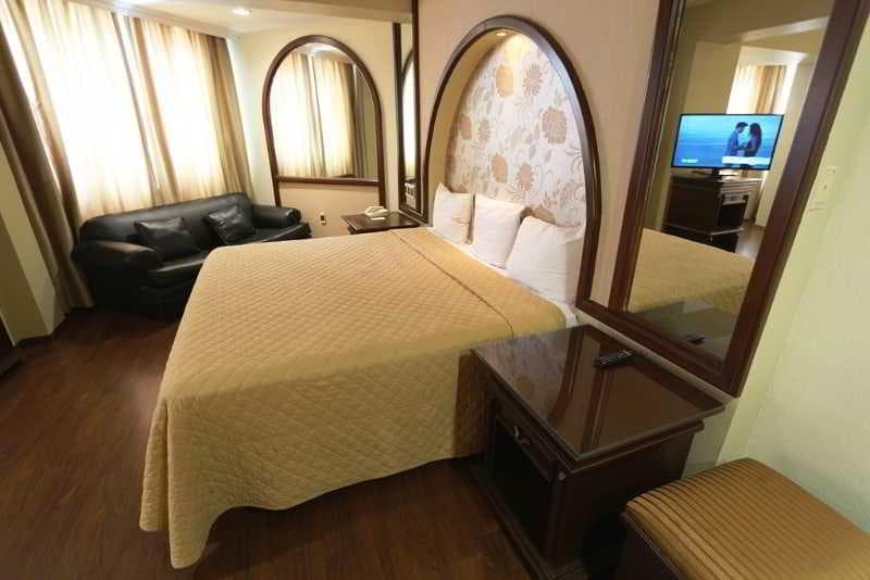 Lois Hotel 3