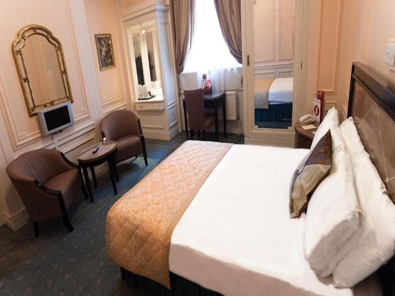 Adelphi Hotel 5