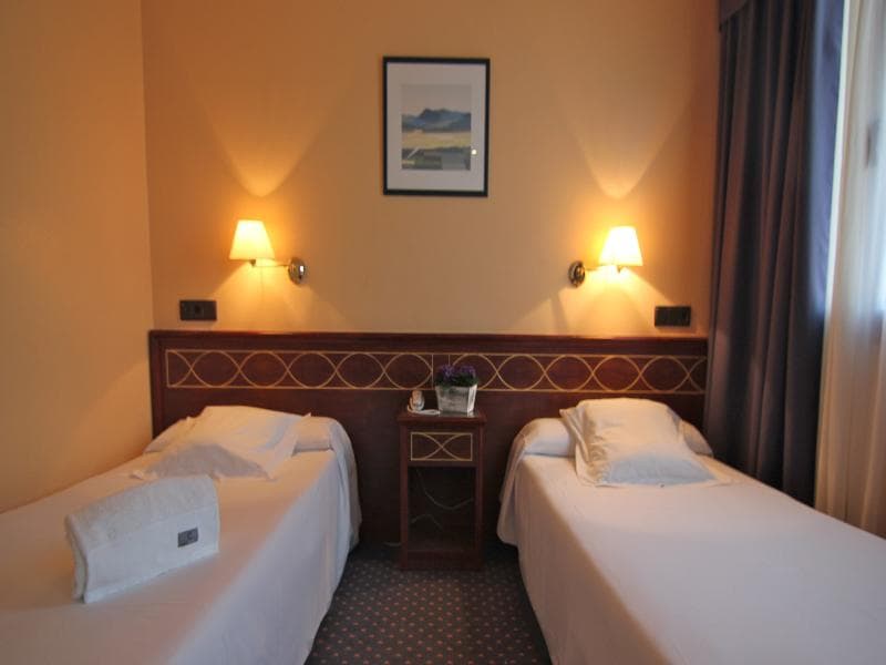 Hotel Almirante 5