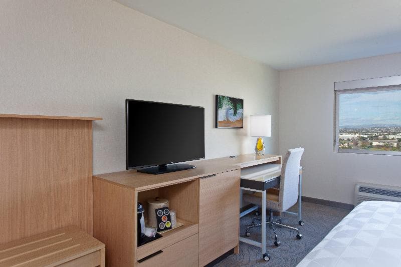 Holiday Inn Los Angeles - LAX Airport 4