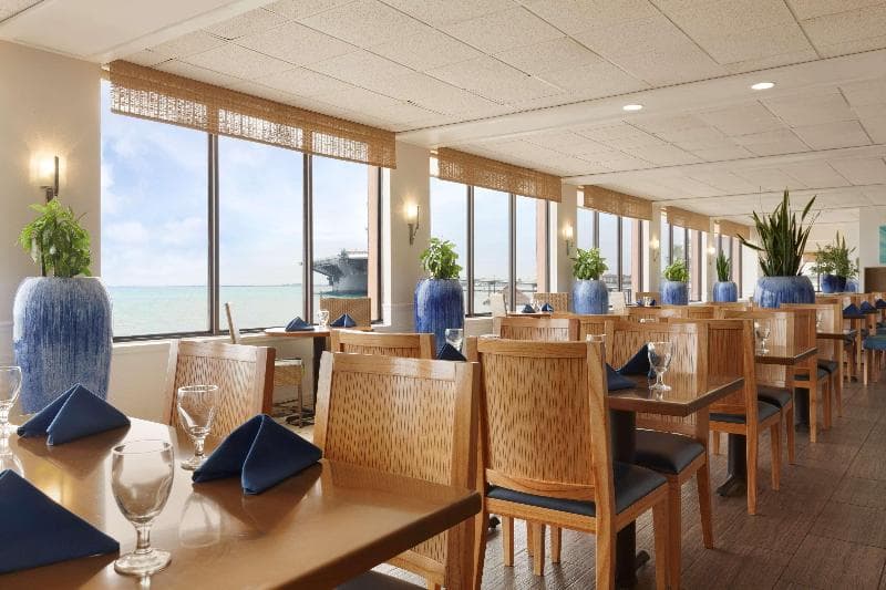 DoubleTree by Hilton Corpus Christi Beachfront 4