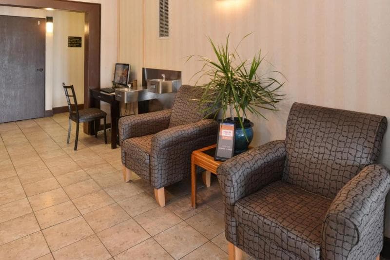 SYLO Hotel Denver Airport, a Ramada by Wyndham 3