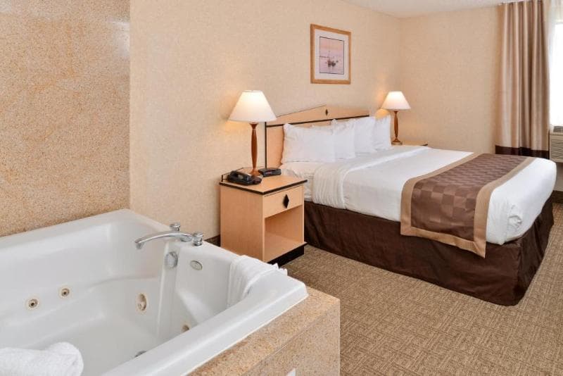 SYLO Hotel Denver Airport, a Ramada by Wyndham 5
