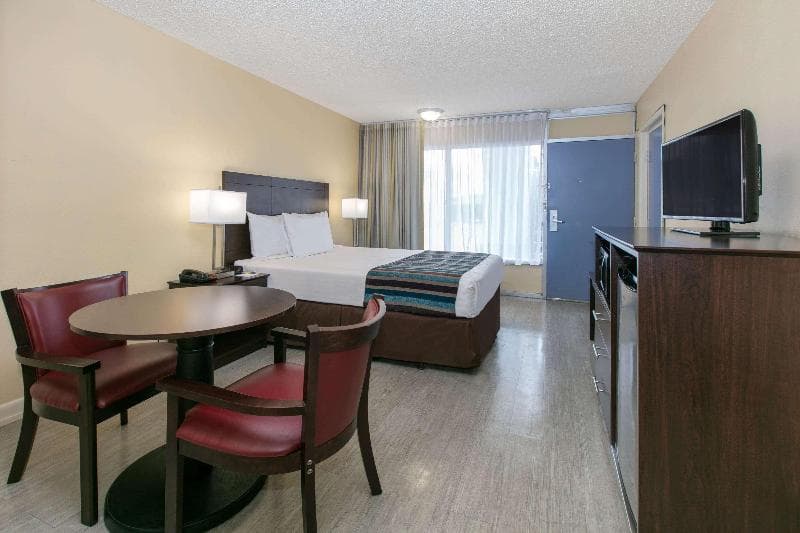 Days Inn by Wyndham Natchez 3
