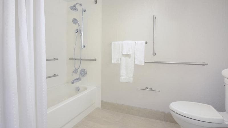 Holiday Inn Express Nashville Airport 5