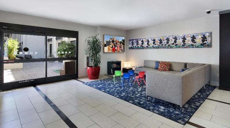 Holiday Inn Hotel & Suites Anaheim 5