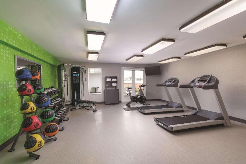 La Quinta Inn & Suites by Wyndham Atlanta Airport South 2