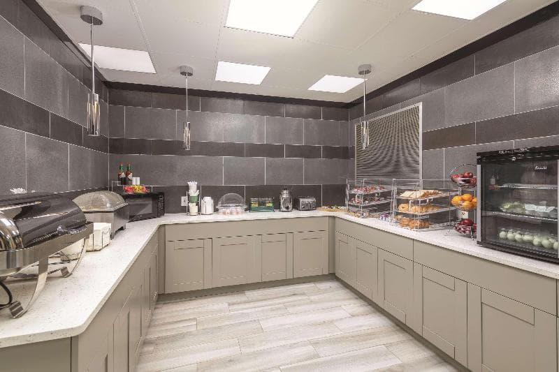 La Quinta Inn & Suites by Wyndham Atlanta Airport South 3