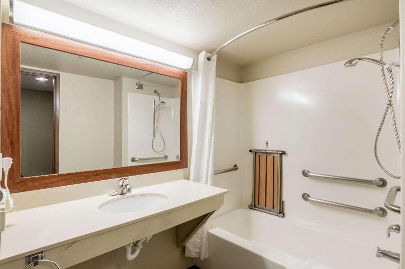 Comfort Suites Austin Airport 3