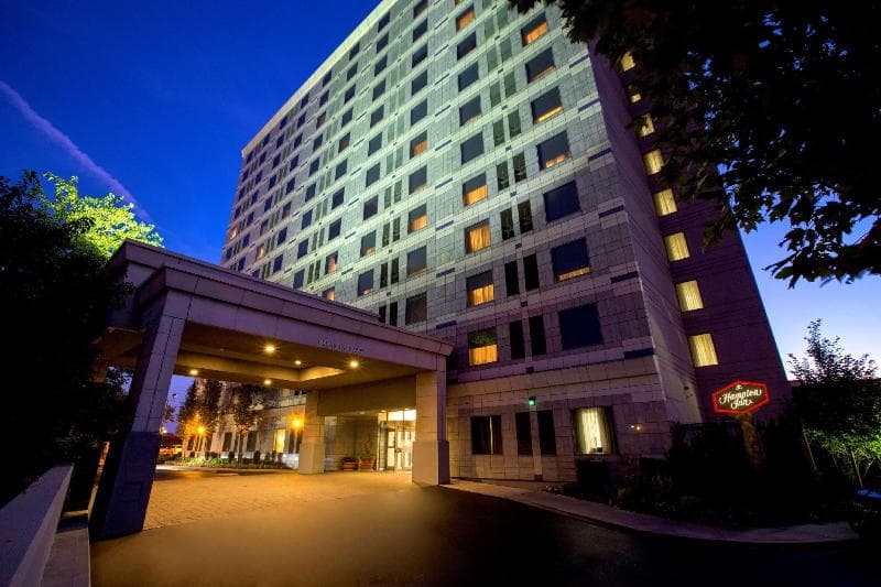 Hampton Inn NY-JFK 3