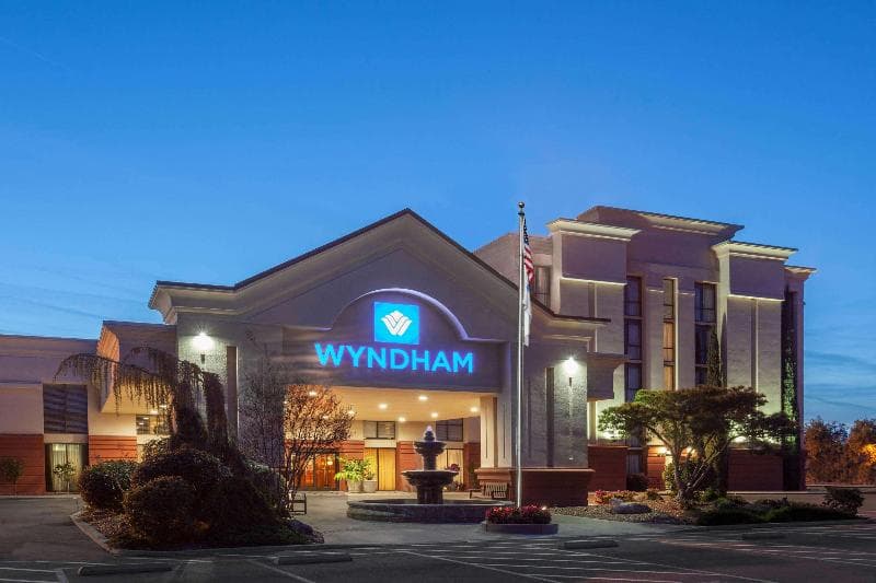 Wyndham Visalia 2