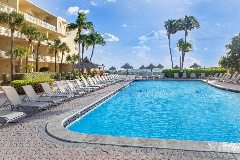 Days Hotel Thunderbird Beach Resort 4