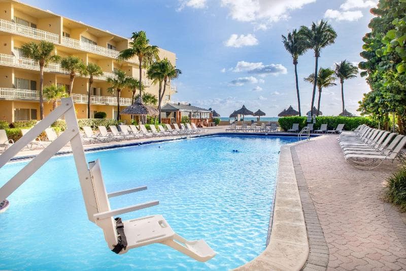 Days Hotel Thunderbird Beach Resort 5