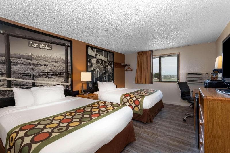 Super 8 by Wyndham Cheyenne photo 1