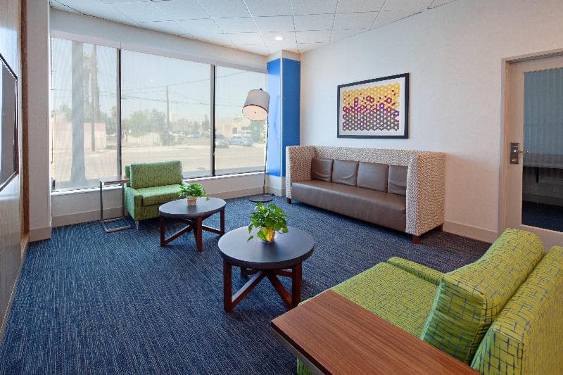 Holiday Inn Express Los Angeles - LAX Airport 2