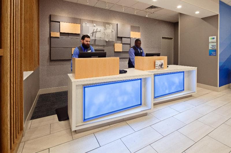 Holiday Inn Express Los Angeles - LAX Airport 3