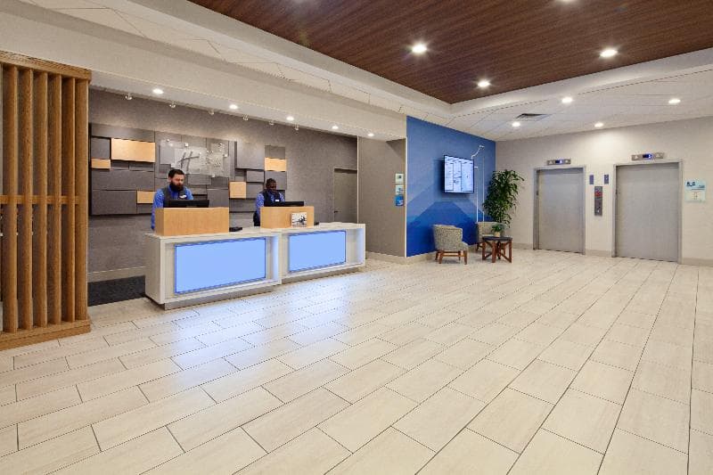 Holiday Inn Express Los Angeles - LAX Airport 4