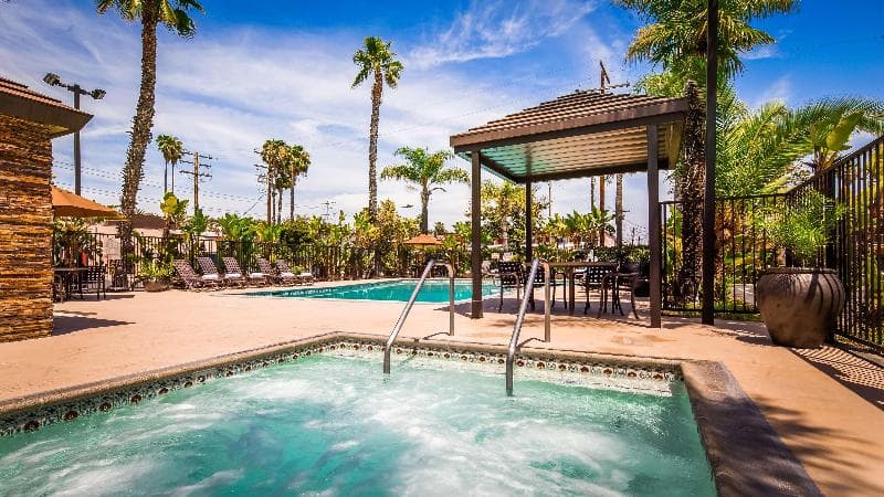Best Western Plus Pavilions 4