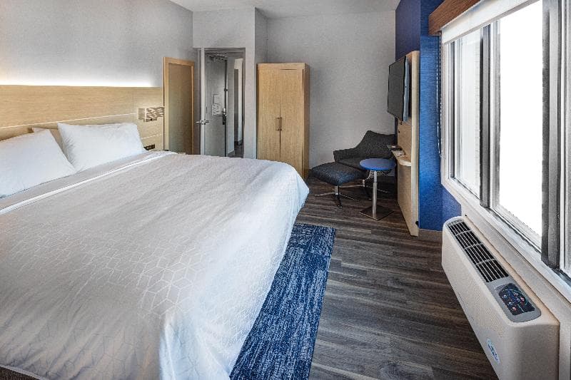Holiday Inn Express & Suites Atlanta Downtown 5