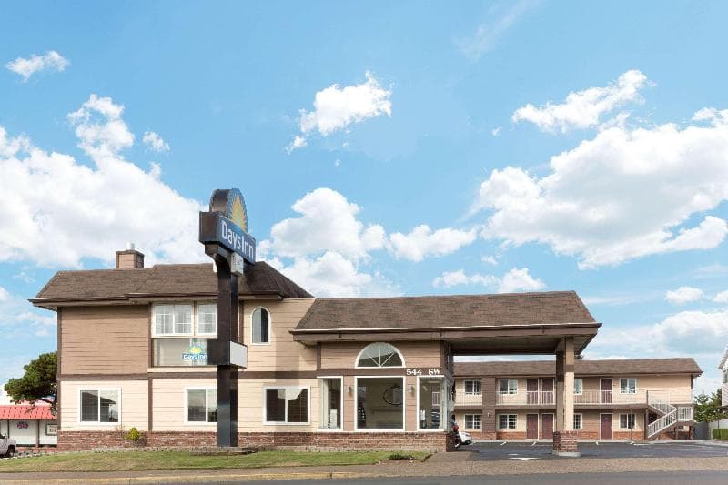 Days Inn by Wyndham Newport 5