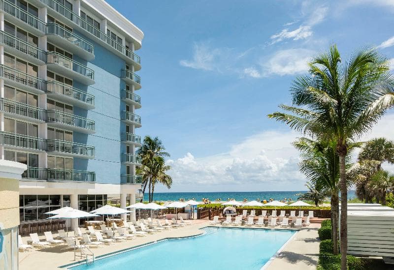 The Singer Oceanfront Resort, Curio Collection by Hilton 2