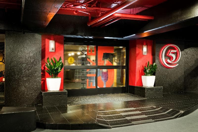 Hotel FIVE - A Staypineapple Hotel 3