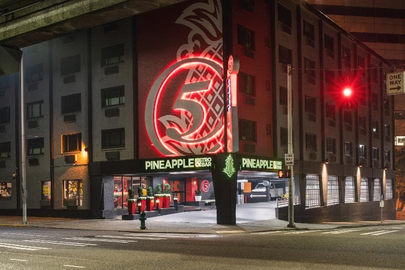 Hotel FIVE - A Staypineapple Hotel 2