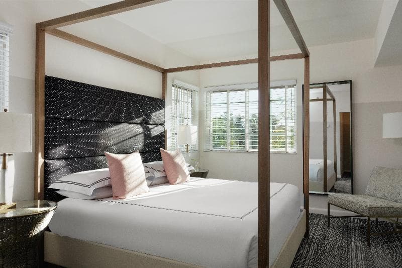 Kimpton Surfcomber Hotel 3