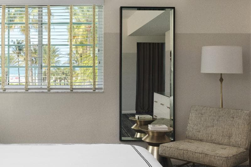 Kimpton Surfcomber Hotel 5