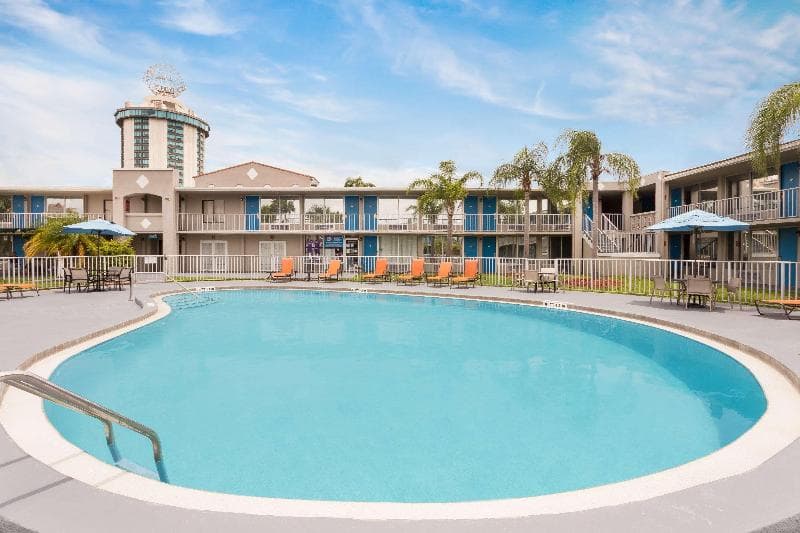 Howard Johnson by Wyndham Orlando/International Drive 3