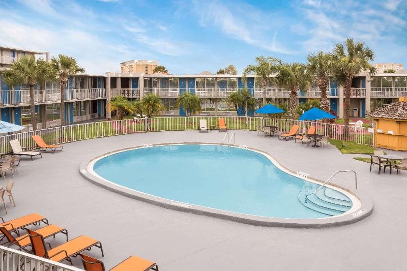 Howard Johnson by Wyndham Orlando/International Drive 5