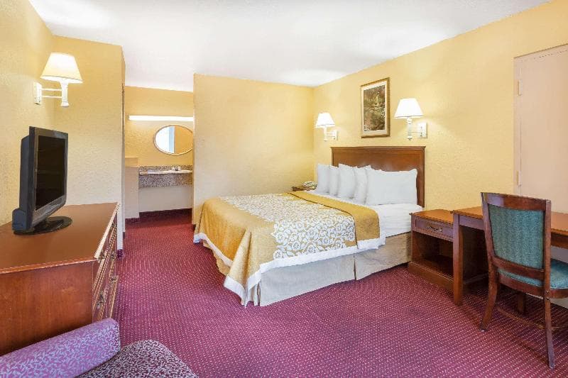 Howard Johnson by Wyndham Orlando/International Drive 4