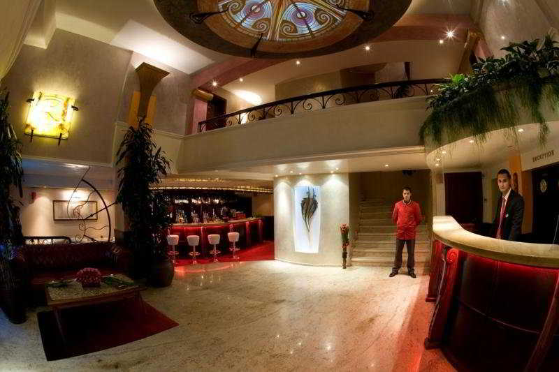 Capitol 4