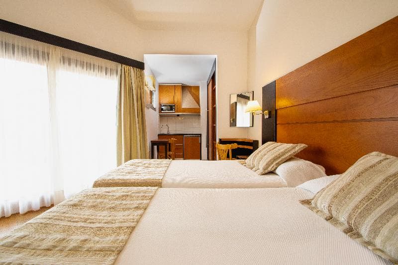 HL Miraflor Suites Hotel 2