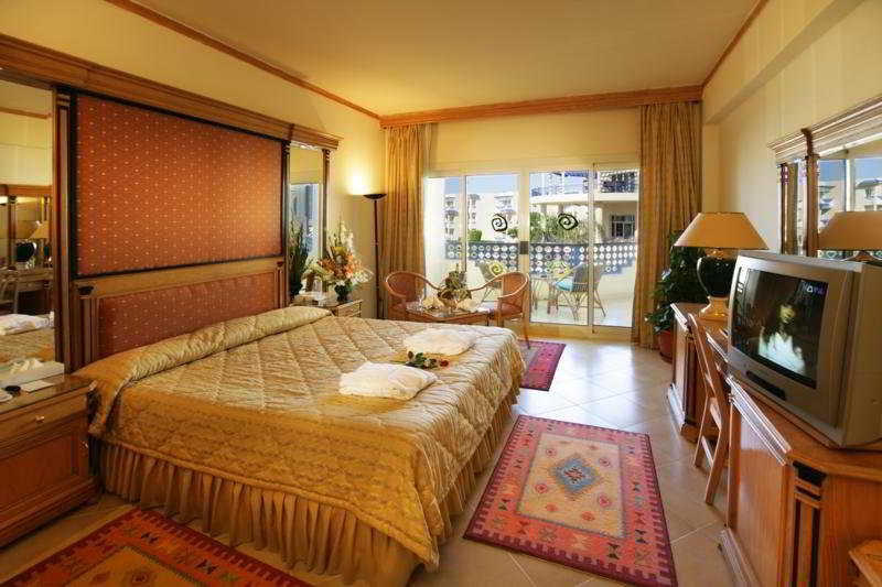 Grand Oasis Resort 3