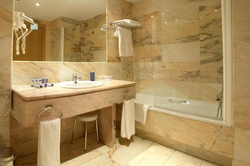 Hotel Ar Parquesur 5
