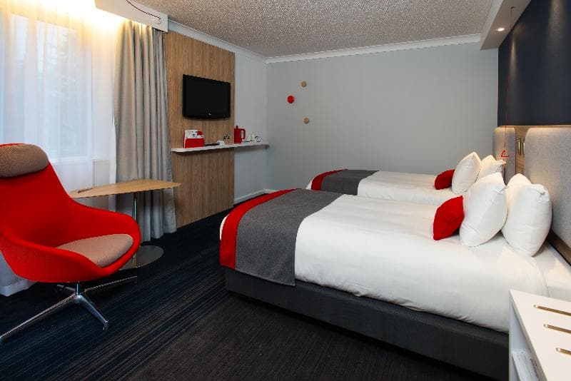 Holiday Inn Express Portsmouth - North photo 1