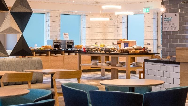 Holiday Inn Express Oxford - Kassam Stadium 5