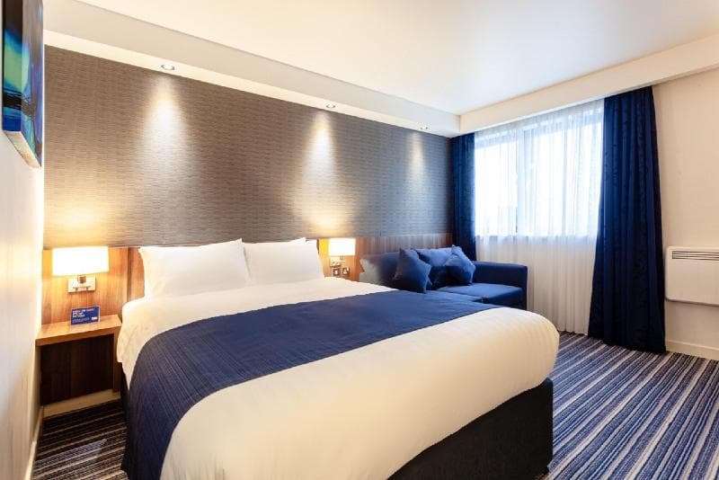 DoubleTree by Hilton Edinburgh Airport 3