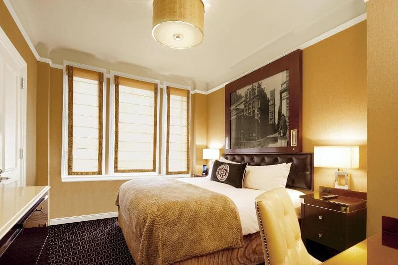 The Algonquin Hotel Times Square, Autograph Collection 3