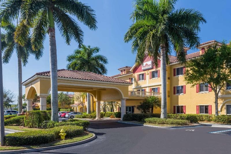 Hawthorn Suites by Wyndham Naples photo 1