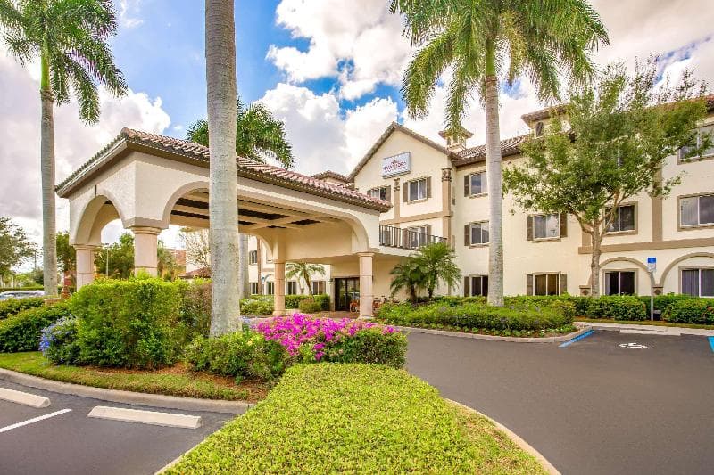 Hawthorn Suites by Wyndham Naples 2