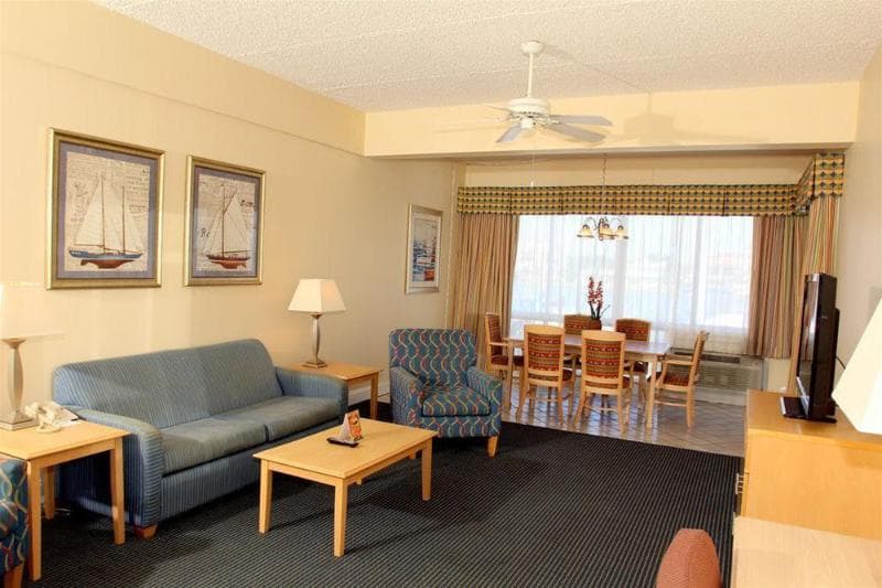 Chart House Suites on Clearwater Bay 4