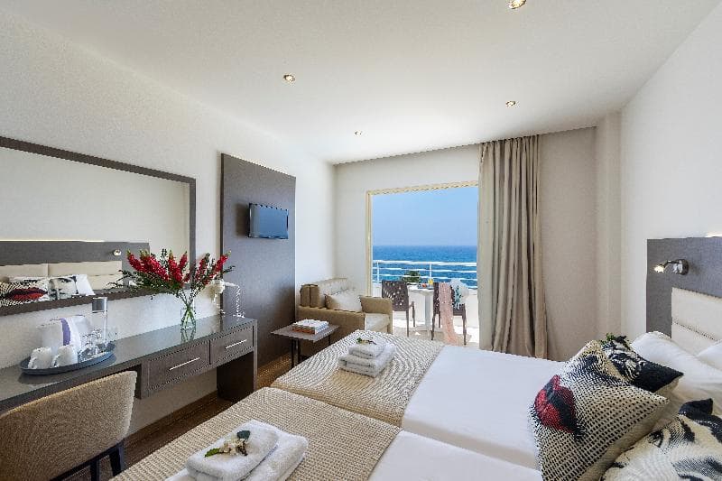 Queen's Bay Hotel 4