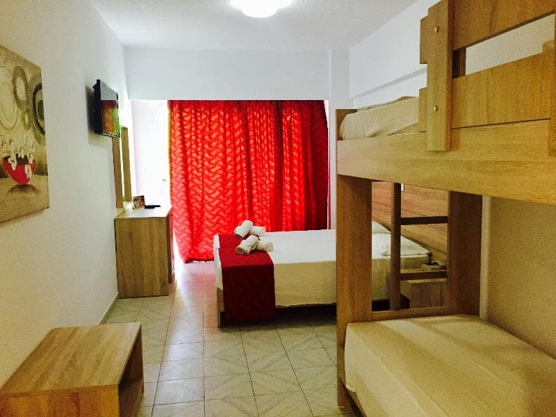 Amira Hotel 4
